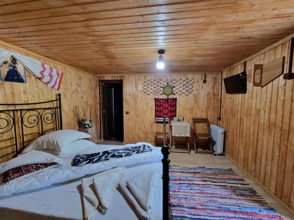 Hotel Langa Stana Curtea de Argeş Esterno foto